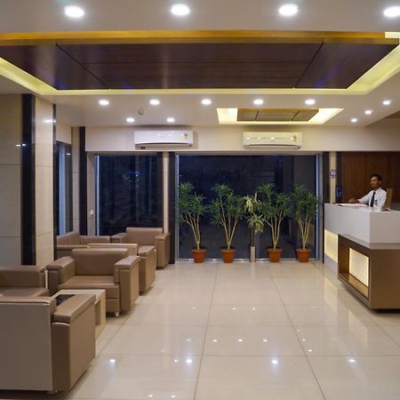 Hotel Midtown Vadodara Dış mekan fotoğraf