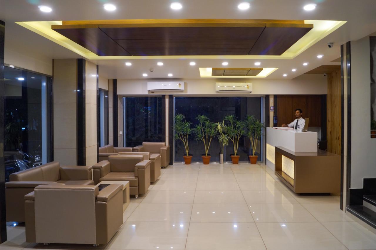 Hotel Midtown Vadodara Dış mekan fotoğraf
