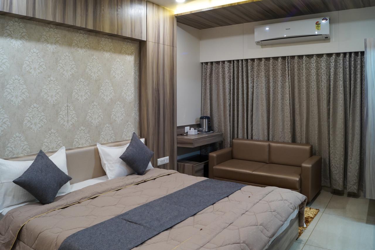 Hotel Midtown Vadodara Dış mekan fotoğraf
