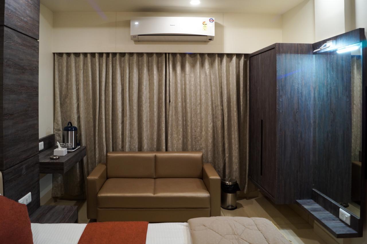 Hotel Midtown Vadodara Dış mekan fotoğraf