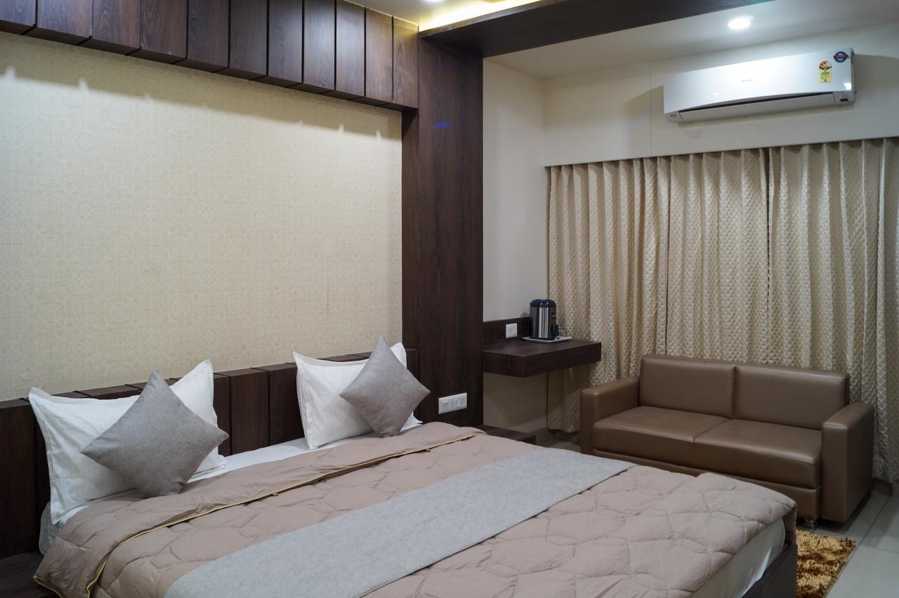Hotel Midtown Vadodara Dış mekan fotoğraf