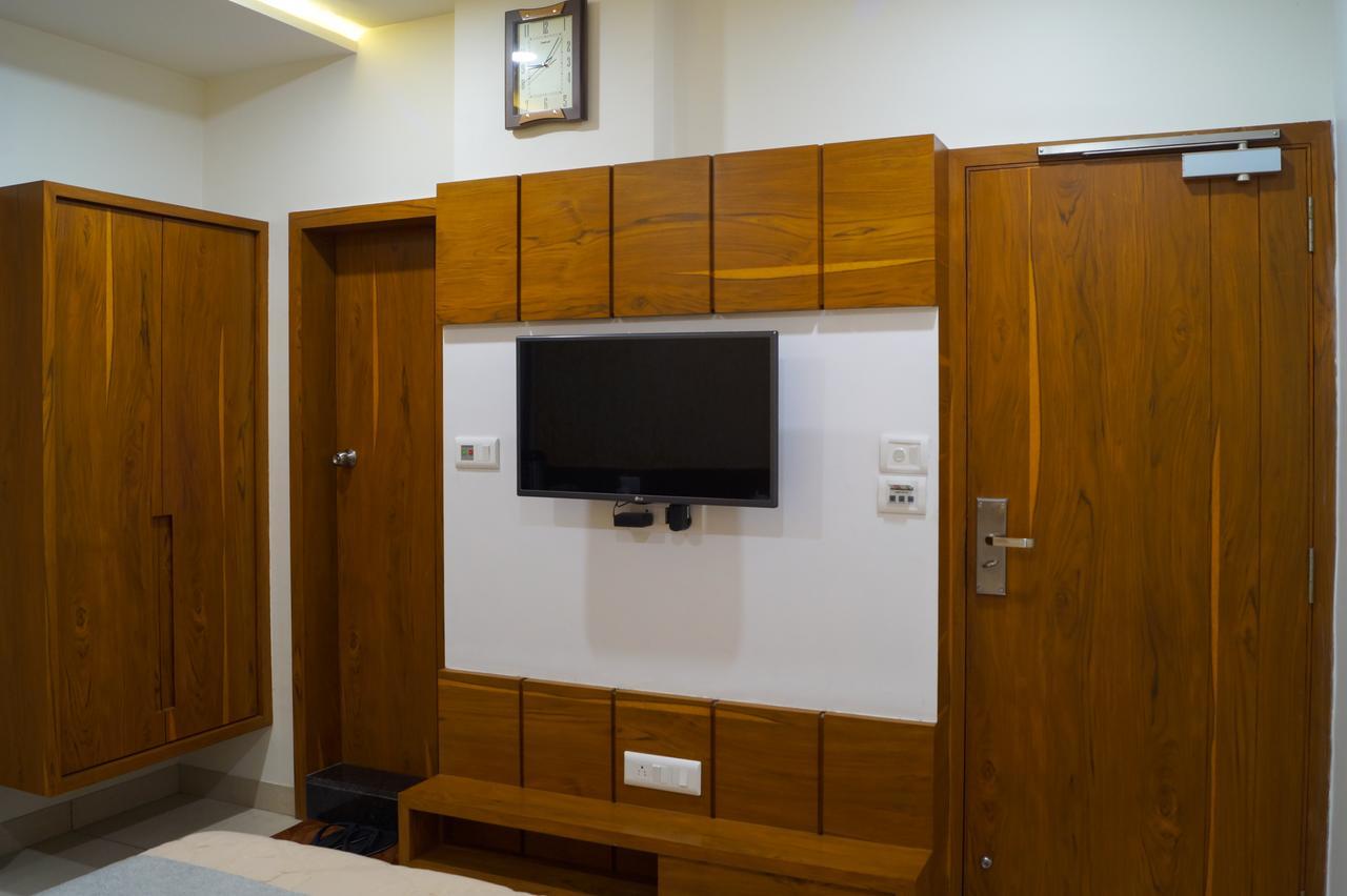 Hotel Midtown Vadodara Dış mekan fotoğraf