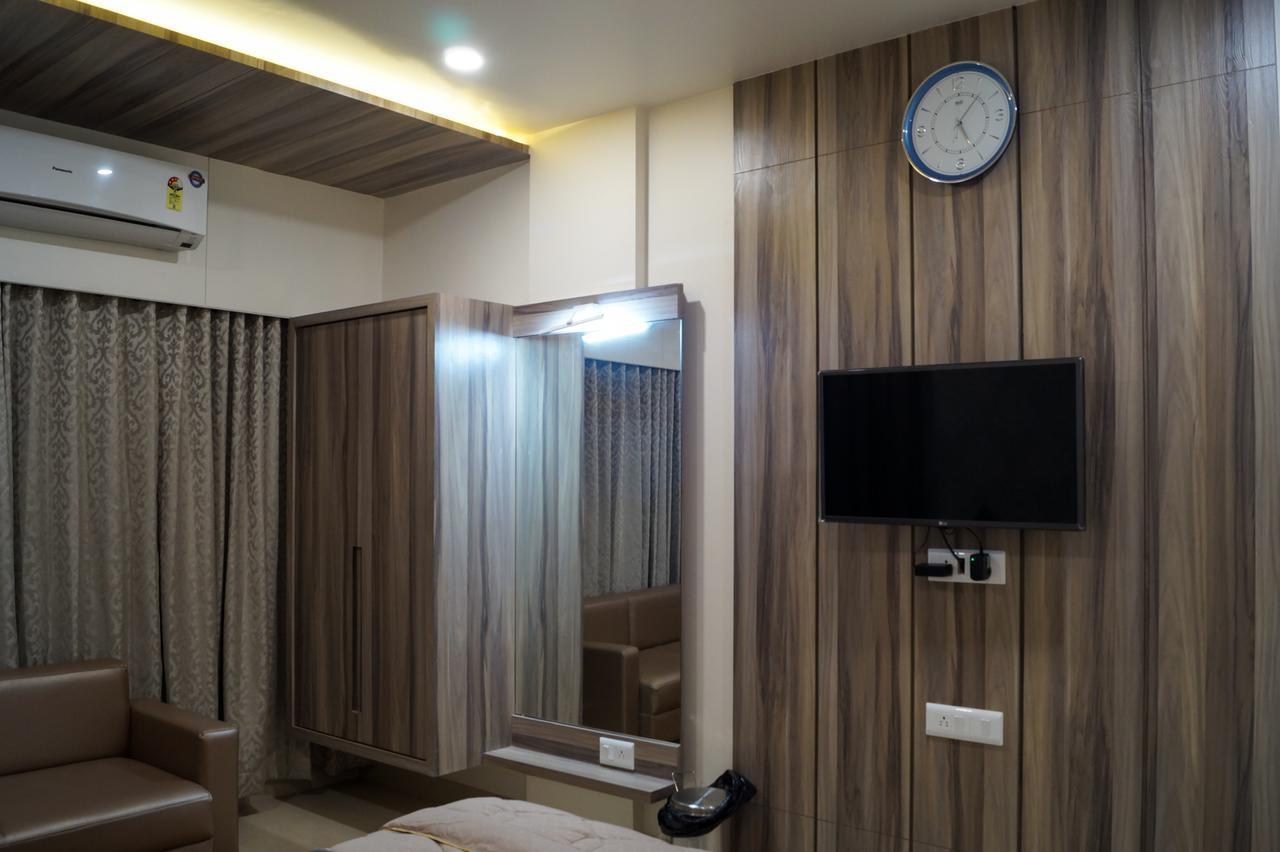 Hotel Midtown Vadodara Dış mekan fotoğraf