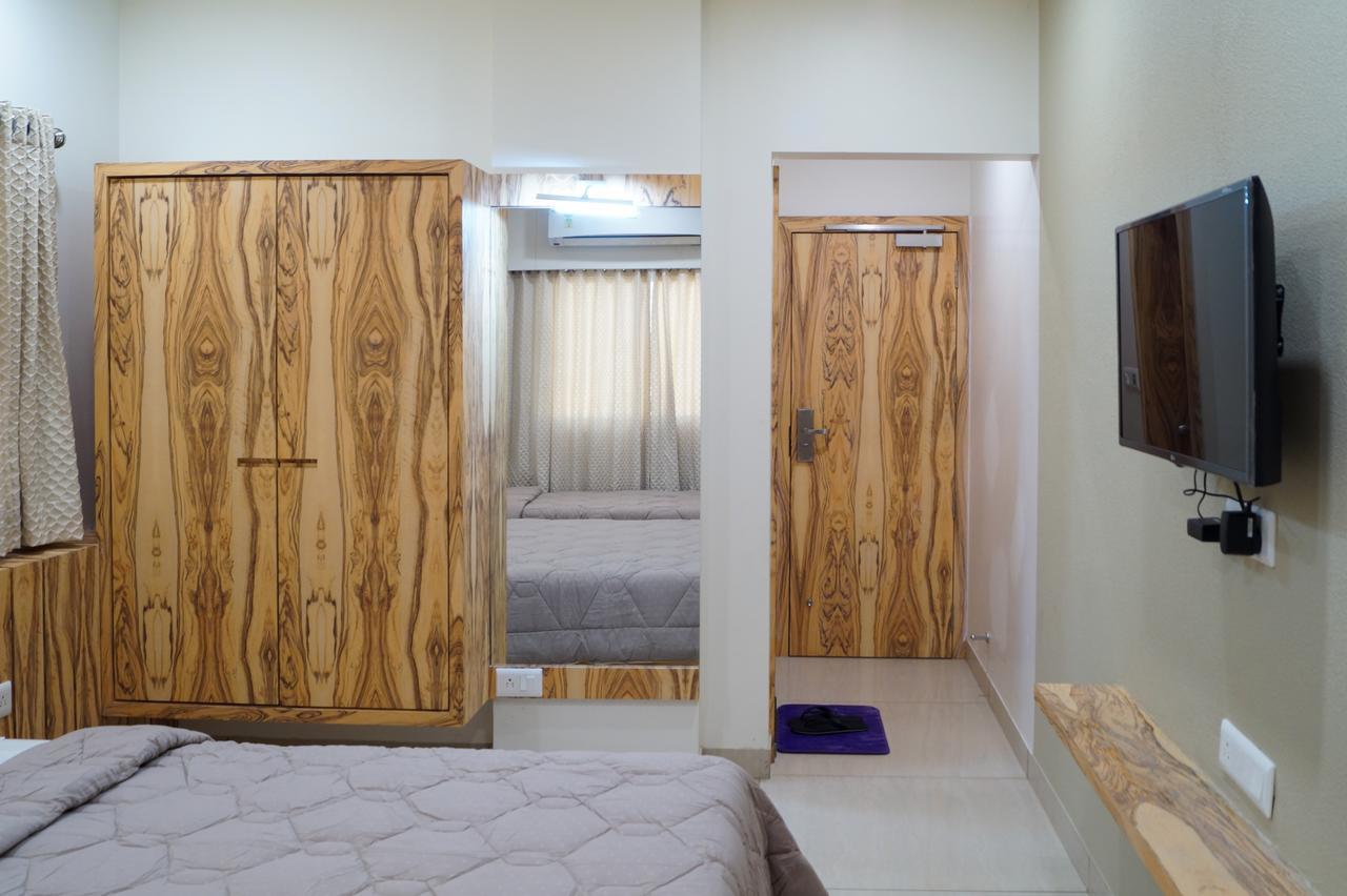 Hotel Midtown Vadodara Dış mekan fotoğraf