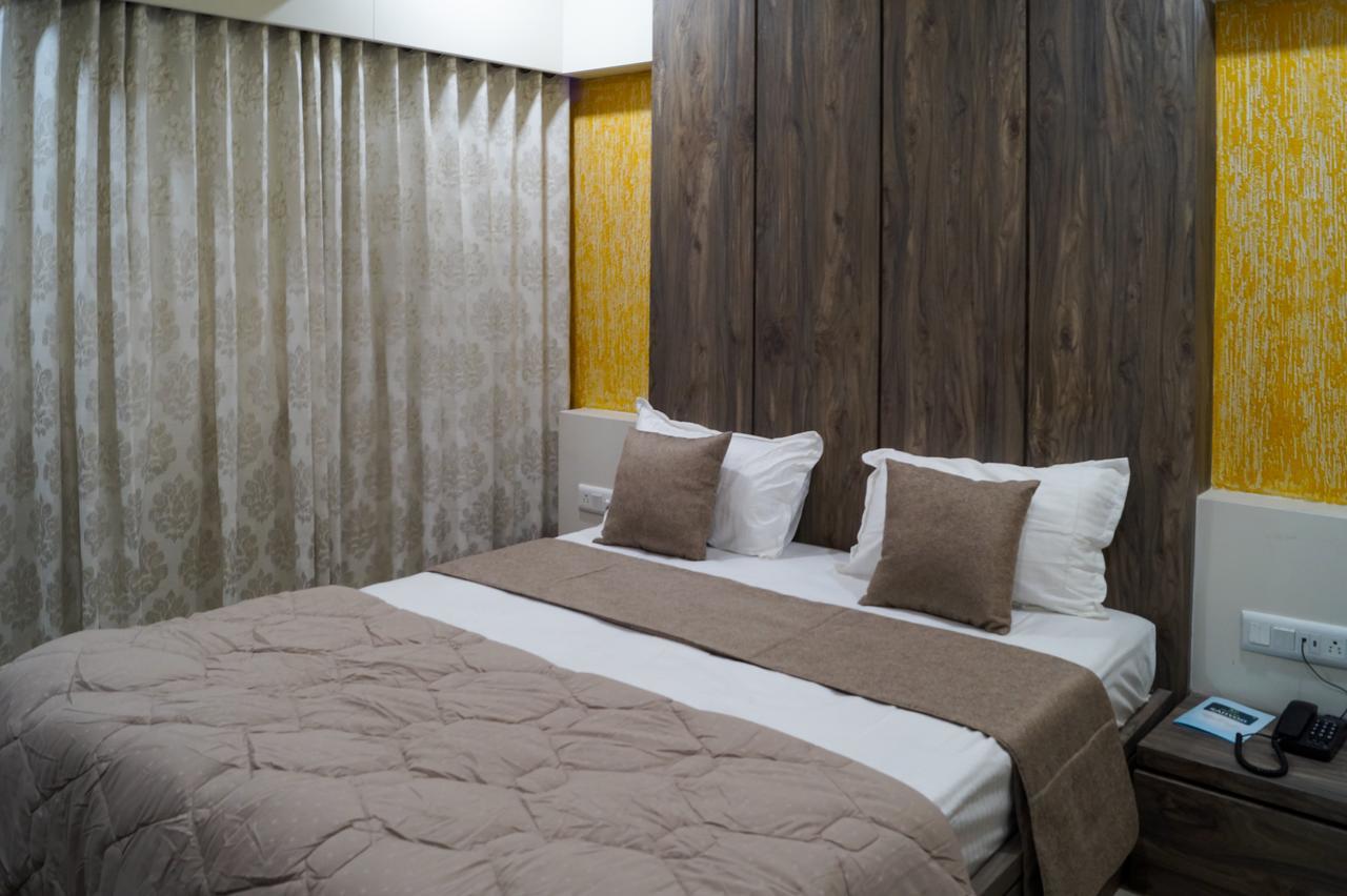 Hotel Midtown Vadodara Dış mekan fotoğraf