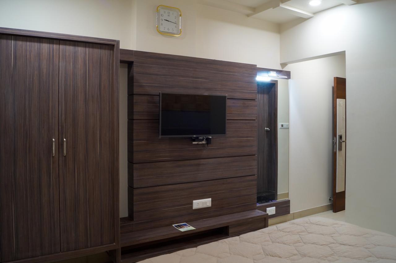 Hotel Midtown Vadodara Dış mekan fotoğraf